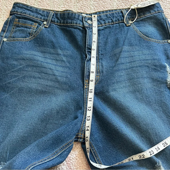 NWT Grace & Emma Mid Rise Chloe Straight Leg Distressed Denim Jeans Size 18 - Picture 13 of 14